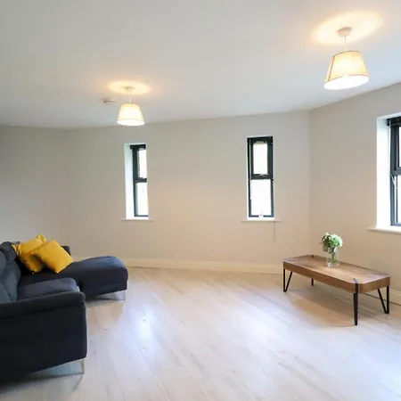 Inviting 2-bed In